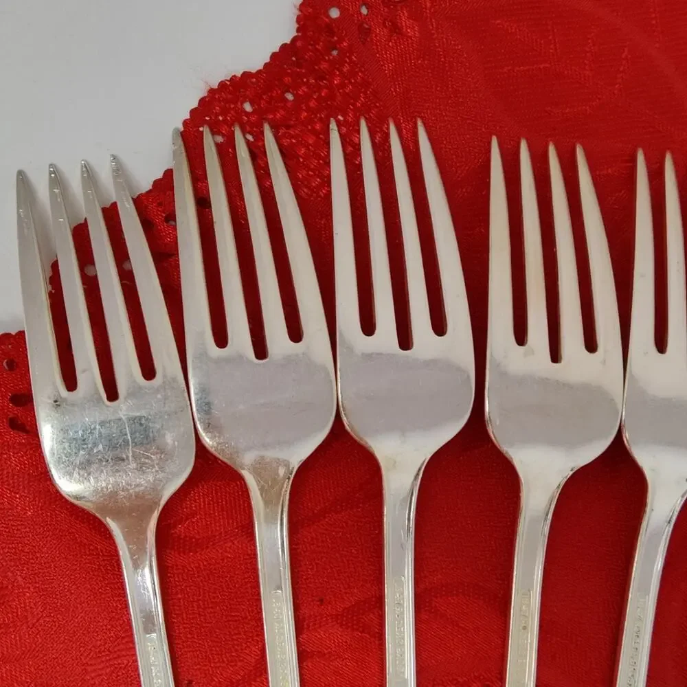 8X DF Rogers Bros ADORATION International SilverPlate Dinner Forks
